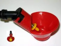 Микрочашечная поилка с резьбой К 1/8" или М12х1 с рез. клап.