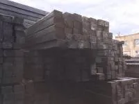 Шпала пропитанная из свежеспиленного леса