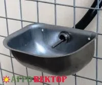 Чашечная поилка для кроликов.